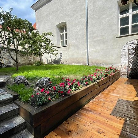 Historic Apartment With Private Garden In Old Town Reval Exterior foto