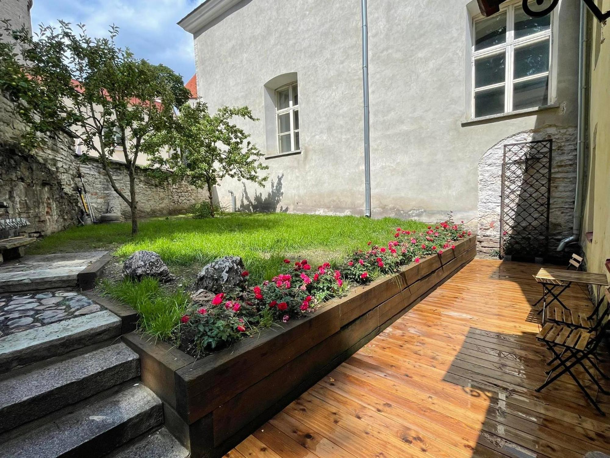 Historic Apartment With Private Garden In Old Town Reval Exterior foto